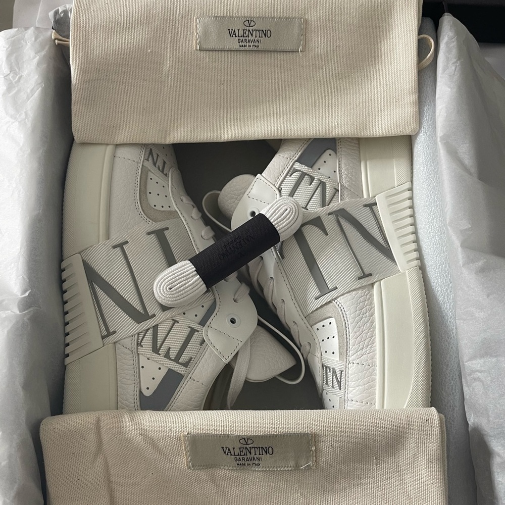LOW-TOP CALFSKIN VL7N SNEAKER WITH BANDS